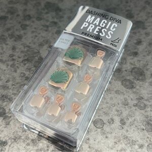 DASHING DIVA Korean Beauty Magic Press Toe/Pedi Nail Strips (Summer/Beige Pearl)